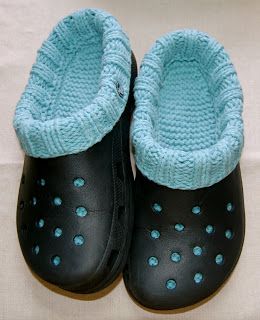 Croc liners - I wonder if these would work with other clog style shoes Crochet Clog Liners Free Pattern, Geometry Project, Crochet Sole, Crochet Wearables, Clogs Style, Crochet Socks, Slippers Pattern, Googly Eyes, Pink Yarn