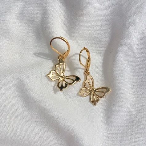 Diy Gold Earrings, Simple Gold Earrings, Gold Bar Earrings, Earrings Aesthetic, Gold Earrings Designs, Bar Earrings, Girly Jewelry, Butterfly Earrings, Pretty Jewellery