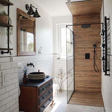 Latest trends in shower tiles, ideas for your bathroom design - Farmhousehub Black Shower Doors, Shower Tiles, Tiles Ideas, Farmhouse Shower, Natural Bathroom, Cabin Bathrooms, Shower Floor Tile, Bathroom Farmhouse Style, Shower Cabin