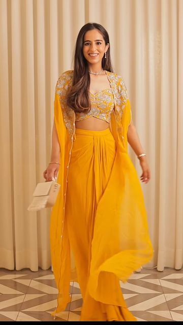 Brother Haldi Dress, Sangeet Outfit For Guest, Haldi Outfit Inspiration, Haldi Inspo Outfit, Haldi Outfit For Sister Wedding, Haldi Outfit For Bridesmaid Indian, Dress Ideas For Haldi Ceremony, Bhaat Function Outfit, Haldi Indowestern Outfit