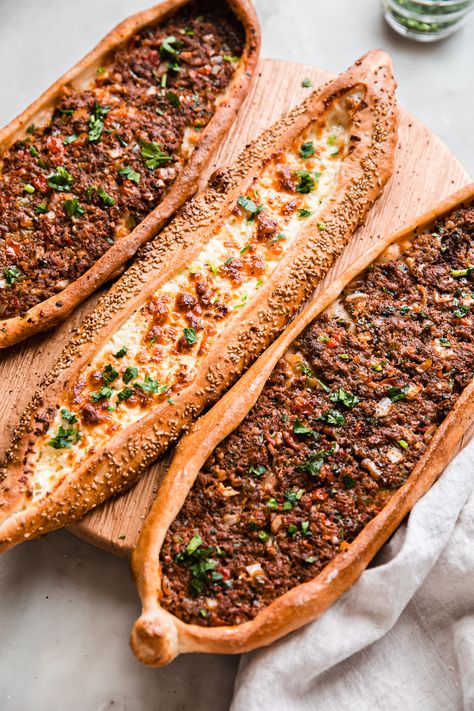 Turkish Pide Recipe (Turkish Flatbread) - Little Spice Jar Garlic Flatbread Recipe, Quick Flatbread, Pide Recipe, Turkish Flat Bread, Pide Bread, Turkish Flatbread, Turkish Pide, Garlic Flatbread, Turkish Pizza