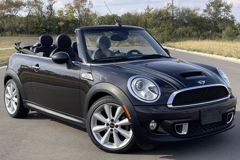 Black Mini Cooper Convertible, Mini Cooper Convertible Aesthetic, Convertible Mini Cooper, Mini Cooper Works, Black Mini Cooper, Mini Cooper S Convertible, Mini Cabrio, Mini Cooper Convertible, Mini Cooper Classic