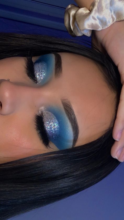 Makeup Look Blue, Eyeshadow Easy, Bratz Makeup, James Charles Palette, Blue Eyeshadow Looks, Makeup List, Palette Makeup, Blue Eyeshadow, James Charles