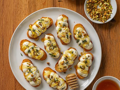 Lemon Honey Ricotta Crostini Ricotta | Galbani Cheese Crostini Ricotta, Cannoli Recipe Easy, Homemade Cannoli Recipe, Honey Ricotta, Homemade Cannoli, Cold Appetizers Easy, Cracker Barrel Recipes, Authentic Italian Recipes, Ricotta Crostini