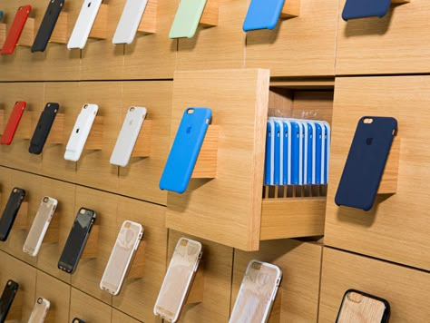 Apple Store Interior, Apple Store Design, Smartphone Store, Electronics Store Design, Jony Ive, Iphone Store, Mobile Shop Design, Store Shelves Design, Mobile Phone Shops