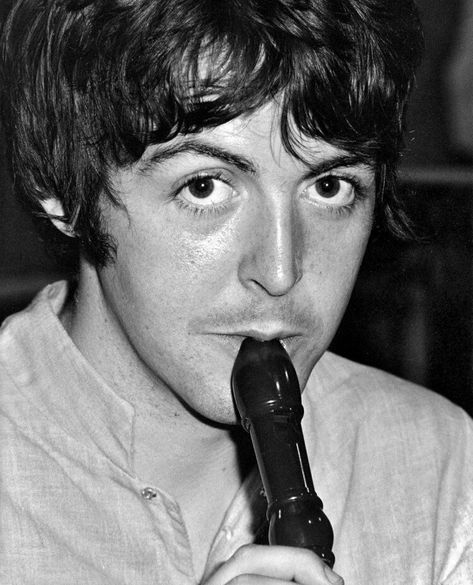 y'know? #poesía # Poesía # amreading # books # wattpad Paul Mccartney 1967, Fool On The Hill, Beatles Music, Beatles Pictures, Sir Paul, King Of Pop, The Fab Four, Abbey Road, John Paul