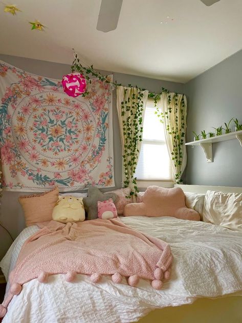 Pink Soft Bedroom Aesthetic, Danish Pastel Indie Room, Pastel Boho Room, Danish Pastel Pillows, Pink Danish Pastel Room, Pastel Vintage Room, Pastel Adult Bedroom, Pink Bedspread Bedroom Ideas, Wall Color Ideas Pink