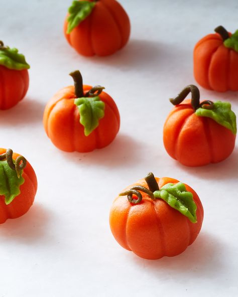 Marzipan Pumpkins | These adorable pumpkins look intricate, but only you have to know how easy they really are to make. Use them to embellish Pumpkin Cupcakes for a pumpkin double whammy, or any fall dessert that could use a little adornment. #food #recipe #marthastewart #marzipandecorations Marzipan Decoration, Marzipan Figures, How To Make Marzipan, Fancy Baking, Brown Food Coloring, Marzipan Fruit, Pumpkin Cupcake, Food Cupcakes, Treats Halloween