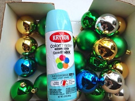 spray painting Christmas ornaments Spray Painting Glass, Christmas Tree Spray, Christmas Tree Bulbs, Bronze Spray Paint, Green Spray Paint, Kids Painting Crafts, Disney Christmas Decorations, Spray Paint Colors, Diy Spray Paint