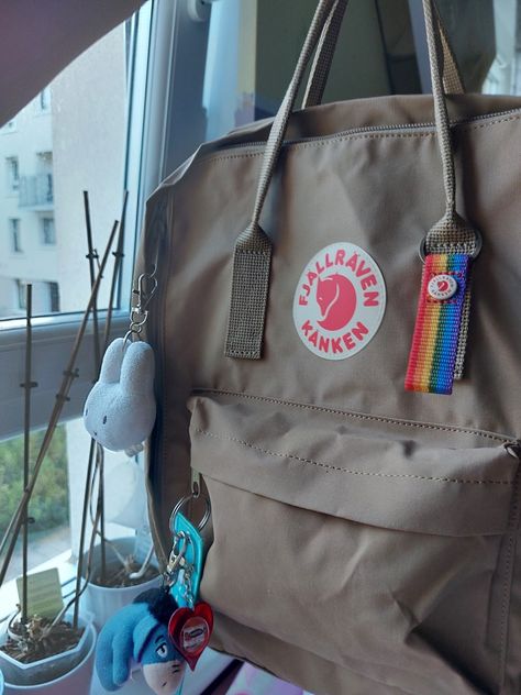 fjallraven kanken clay backpack bag Kanken Bag Aesthetic, Kanken Classic, Fjällräven Kånken, Favourite Colour, Bags Aesthetic, Cute Keychain, Fjallraven Kanken, Fjallraven Kanken Backpack, My Favourite