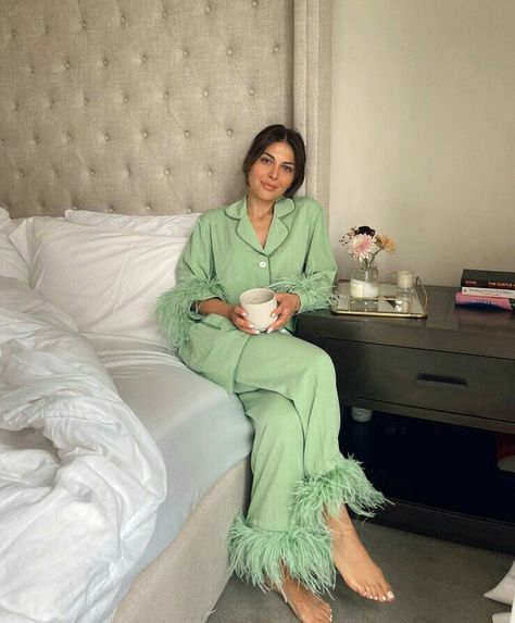 Luxury Pajamas Aesthetic, Fancy Pajamas Aesthetic, Old Money Sleepwear, Satin Pajamas Outfit, Matching Pajamas Aesthetic, Nightsuits For Women, Pajama Aesthetic, Chic Loungewear Outfits, Sleepwear Aesthetic