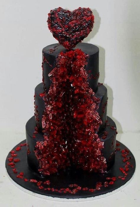 Red And Black Wedding Cake, Gothic Wedding Cake, Black Wedding Cake, Gothic Cake, Gothic Wedding Theme, Halloween Wedding Cakes, Vampire Wedding, Dark Wedding Theme, Geode Cake