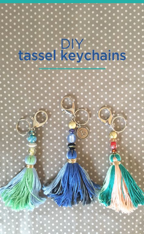 DIY Tassel Keychains - great step by step tutorial showing how to make personalized tassel keychains out of embroidery floss, beads, initial charms, hemp cord, and metallic thread. Great idea for embellishing a purse or tote! Sweet craft idea for Mother's Day, too! Embroidery Floss Crafts, Diy Graduation Gifts, Tassel Crafts, Hobbies For Women, Keychain Ideas, Diy Tassel, Trendy Items, Graduation Diy, Tassel Keychain