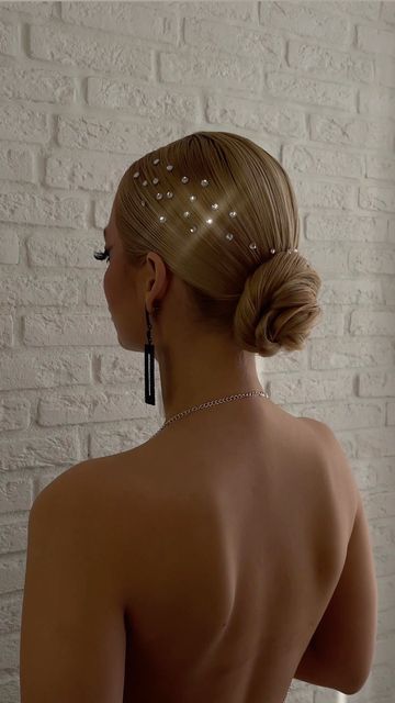 New Year's Eve Hairstyles: 10 Stunning Looks to Stun the Crowd Sleek Prom Hair, Nye Hairstyles, Ponytail Hairstyle Ideas, Holiday Hairstyles Easy, Ponytail Ideas, Holiday Party Hair, Ballet Hairstyles, Competition Hair, Ballroom Hair