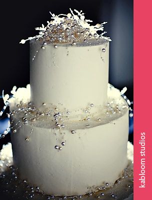 Wedding Cakes Winter, Sparkle Wedding Cakes, Best Wedding Cakes, New Years Wedding, Nye Wedding, Winter Wedding Cake, New Years Eve Weddings, Buttercream Wedding Cake, Silver Wedding Anniversary