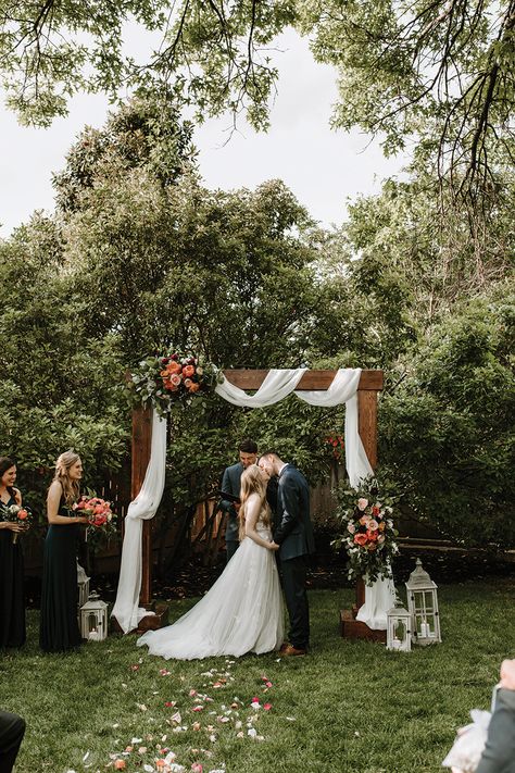 Classy Backyard Wedding, Enchanting Backyard, Wedding Cermony, Beautiful Backyard Wedding, Fall Backyard, Backyard Wedding Ceremony, Small Backyard Wedding, Courtyard Wedding, Wedding Ceremony Script