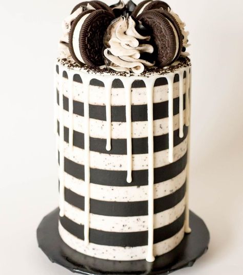 June Cake, Striped Cakes, Tall Birthday Cake, Oreo Party, Cake Website, Fest Decor, Oreos Cake, Volleyball Cake, Male Cakes