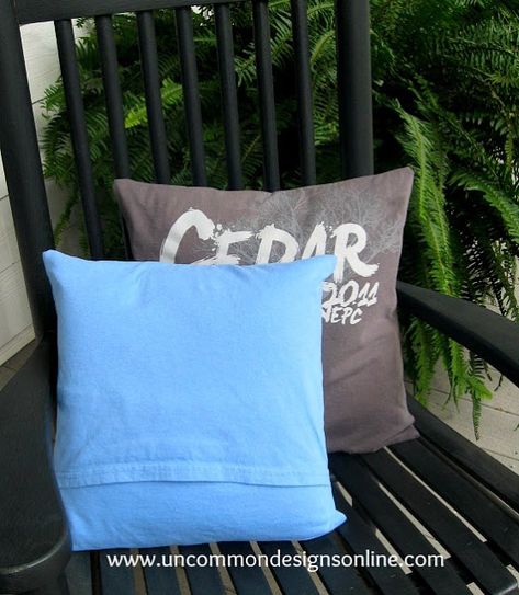 Tshirt Pillow { T Shirt Pillows } Upcycled Pillows, Quilt Hacks, Diy Throws, Shirt Pillows, Shirt Upcycle, Tshirt Recycle, Diy Throw Pillows, Sweater Ideas, Tshirt Quilt