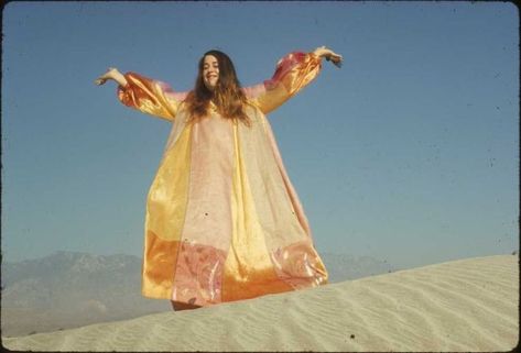 Cass Elliot, Henry Diltz, American Girl Magazine, John Phillips, 2023 Ideas, Tv Talk Show, 70s Music, I'm With The Band, Iconic Women