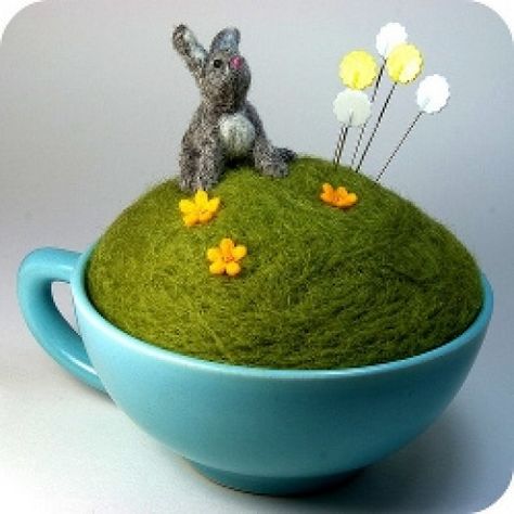 Teacup Pincushion, Pin Cushion Ideas, Fete Ideas, Felt Pincushions, Pin Keeps, Teacup Crafts, Pin Cushions Patterns, Tea Party Favors, Needle Felting Tutorials