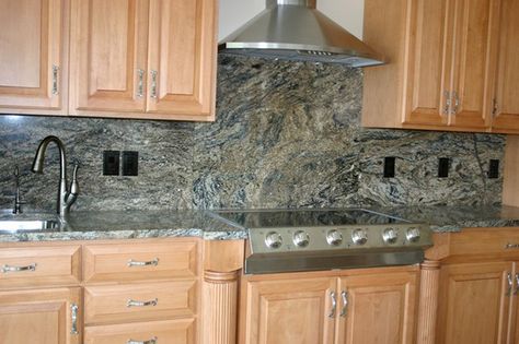 Backsplash With Granite Countertops, Backsplash With Granite, Granite Backsplash Kitchen, Tile Backsplash Ideas, Kitchen Backsplash Tile Designs, Granite Kitchen Counters, Granite Backsplash, Countertop Backsplash, Outdoor Kitchen Countertops