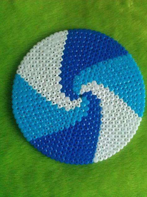 spiral pattern on circle template Round Hama Bead Patterns, Circle Hama Bead Patterns, Pyssla Ideas Circle, Perler Bead Patterns Circle Board, Perler Bead Coasters Patterns Circle, Circle Perler Bead Patterns, Hama Beads Coasters, Hamma Beads Ideas, Pearl Beads Pattern