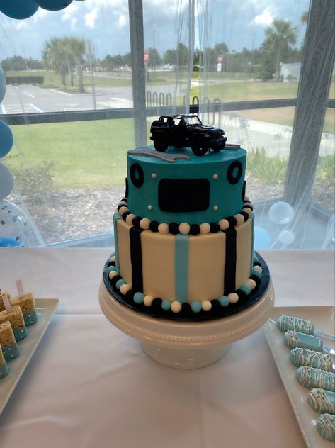 Baby shower ideas you can see the jeep style Vans Themed Baby Shower, Jeep Baby Shower Ideas, Vans Baby Shower Theme, Baby On Board Vans Baby Shower Ideas, Jeep Diaper Cake, Jeep Baby, Baby Cookies, Boho Baby, Cookie Cake