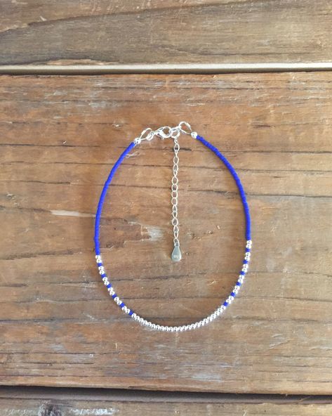 Colorful Beaded Blue Jewelry For Summer, Playful Blue Beaded Jewelry, Blue Bracelet With Black Beads, Royal Blue Beaded Bracelets, Summer Blue Beaded Choker, Kids Bead Bracelet, Blue Anklet, Bead Charms Diy, Handmade Jewelry Tutorials