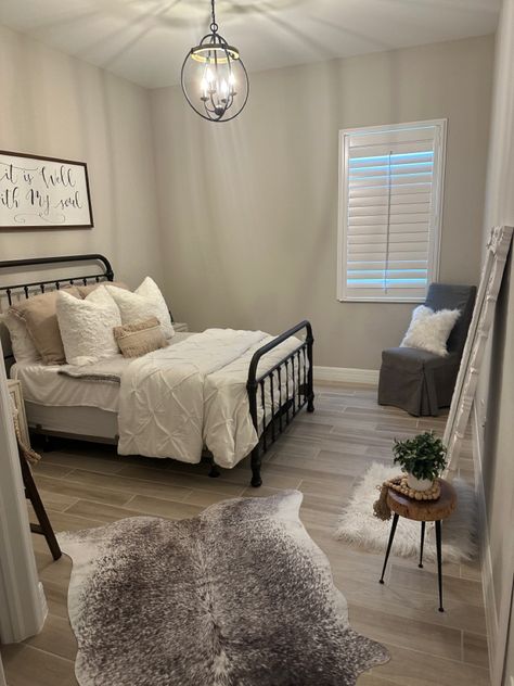 Simple, but cozy guest bedroom. #bedroom #cozy #cowhide Bed Rooms Ideas Master Cozy Simple, Rooms With Light Gray Walls, Modern Farmhouse Small Bedroom Ideas, Guest Room Ideas Small Bedrooms, Spare Bedroom Minimalist, Guest Room Cozy Ideas, Guest Bedroom Simple Ideas, Simple Farmhouse Guest Bedroom, Guest Room Ideas Simple