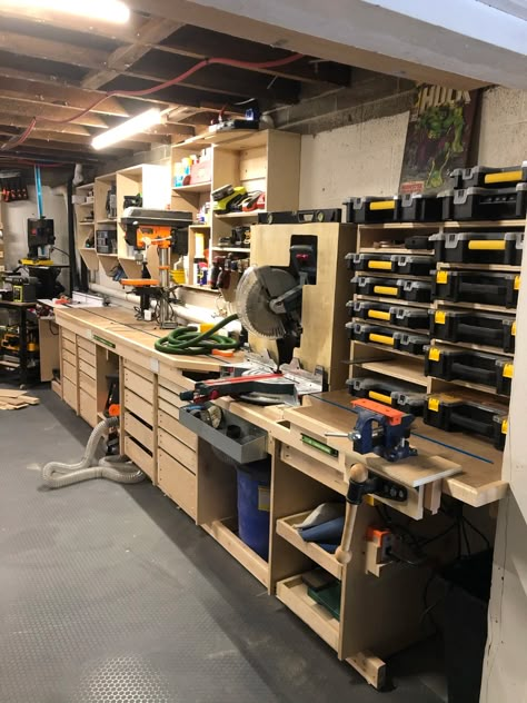 Small Woodworking Shop Ideas, Officine In Garage, Saw Station, Garage Workshop Layout, Mitre Saw Station, Garage Workshop Plans, Garage Workshop Organization, Woodworking Garage, Workshop Layout