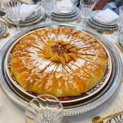 #morocco #moroccanfood #moroccancuisine #moroccanbastila #moroccanpastilla Sweet And Savory Chicken, Traditional Moroccan Wedding, Stuffed Pastry, Fancy Dishes, Moroccan Chicken, Moroccan Wedding, Savory Chicken, Moroccan Food, Sweet And Savory