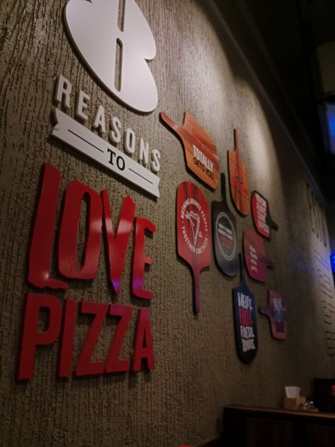 Pizza Hut Aesthetic, December Wallpaper, Nike Wallpapers, Cool Nike Wallpapers, Dubai Aesthetic, Fake Pictures, Pizza Hut, Marketing Ideas, Boyfriend Pictures