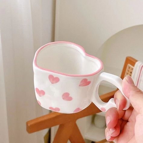 Craft Presents, Color Me Mine, Heart Ceramic, Cute Valentines Day Gifts, Pretty Mugs, Pottery Painting Designs, Girlfriend Birthday, Pottery Crafts, Ceramics Pottery Art