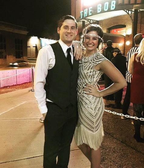 Roaring 20s Couple Outfits, Couples 20s Costume, Easy 1920s Costume, 1920s Halloween Costumes Couple, Great Gatsby Couple Outfits, Roaring 20s Couple Costume, 1920s Costume Couple, 20s Couple Costume, Flapper Couple Costume