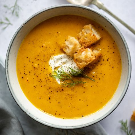 Carrot And Fennel Soup, Fennel Recipes Soup, Fennel Soup, Fennel Recipes, Roasted Carrot, Veg Soup, Roasted Fennel, Vegan Roast, Vegan Soup Recipes