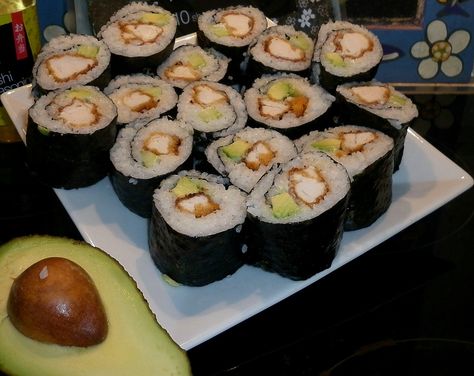 Crumbed Chicken Sushi!!! Sushi Filling Ideas Chicken, Sushi With Chicken, Crispy Chicken Sushi, Spicy Chicken Cucumber Sushi, Chicken Avacado, Fried Sushi Aesthetic, Bella Core, Crumbed Chicken, Chicken Sushi