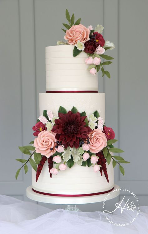 Wedding Cake Dessert Table, Burgundy Wedding Cake, Wedding Cakes Elegant, Wedding Cake Alternatives, Luxury Wedding Cake, Floral Wedding Cakes, Amazing Wedding Cakes, Wedding Cake Rustic, Fall Wedding Cakes