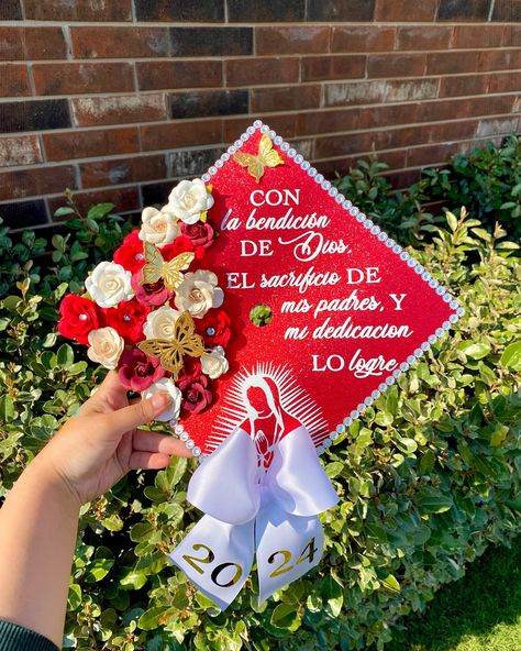 “CON la bendición DE Dios, EL sacrificio DE mis padres, Y me dedicacion LO logre” Shoutout to my bestie @samssmallgoods for putting me on @ashleeyfalco cardstock 😍❤️ im obsessed with this red glitter topper!! Only booking grad caps for June 15th and forward! Book through my website only 🩷www.advbellearts.com __________ #advbellecaps #gradszn #classof2024 #gradcapdesign #gradcapideas Red Graduation Cap Designs, Red Graduation Cap, To My Bestie, Grad Cap Designs, Im Obsessed, Grad Caps, Cap Decoration, Graduation Cap Designs, Graduation Cap Decoration