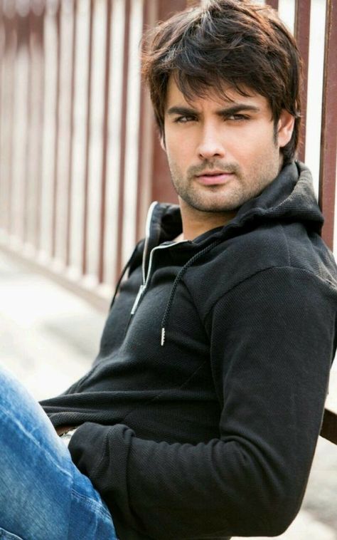 Ronaldo Haircut, Vampire Love Story, Bollywood Wallpaper, Pakistani Movies, Vivian Dsena, Indian Show, Indian Drama, Photoshoot Pics, Jennifer Winget