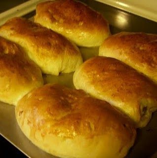 Bierocks German Bierocks Recipe, Runza Recipes, German Mushrooms, Bierocks Recipe Easy, Meat Pockets, Runzas Recipe, Meat Buns, Bierocks Recipe, German Dinner