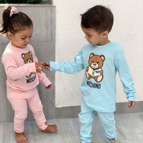 Twin Baby Photos, Luxury Baby Clothes, Twin Baby Boys, Boy Girl Twins, Baby Tumblr, Cute Babies Photography, Kids Designer Clothes, Twin Outfits