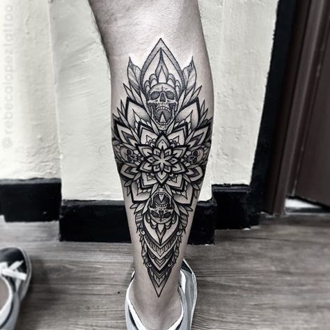 Mandala Tattoo Men, Calf Tattoo Men, Best Leg Tattoos, Mandala Tattoo Sleeve, Full Leg Tattoos, Muster Tattoos, Geniale Tattoos, Leg Tattoo Men, Leg Tattoos Women