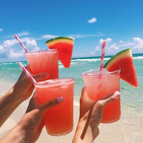 ☆ 𝙿𝚒𝚗𝚝𝚎𝚛𝚎𝚜𝚝: @𝚑𝚊𝚞𝚗𝚝𝚎𝚍𝚕𝚊𝚗𝚍 ☆ Pretty Drinks, Summer Pictures, Pretty Food, Food Cravings, Summer Drinks, Aesthetic Food, Who What Wear, Summer Aesthetic, Good Eats