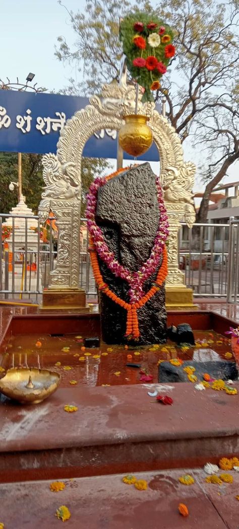 Shani Dev Mandir, Maharashtra Shani Shingnapur, Shiv God, Mindset Therapy, Ram Ji Photo, Shani Dev, Shiv Parvati, Sai Baba Hd Wallpaper, Tiger Artwork, Har Har Mahadev