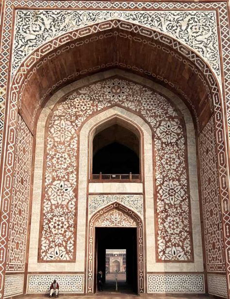 The Architecture of Agra from Fatehpur Sikri to the Taj Mahal - Lions in the Piazza Taj Mahal Inside, Taj Mahal Details, Akbar Tomb Agra, Agra Tourist Place, Fatehpur Sikri, Jama Masjid, Agra Fort, Monumental Architecture, Mughal Architecture