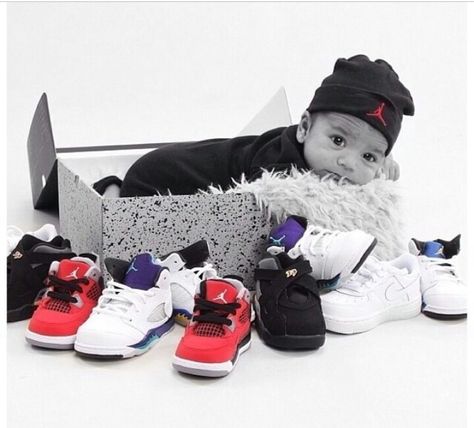 Baby & Jordans, I'm sooo doing this if I have another boy! Baby Jordan Outfits, Outfits With Jordans, Baby Jordan Shoes, Baby Jordans, Baby Boy Swag, Baby Swag, Jordan Outfits, Foto Baby