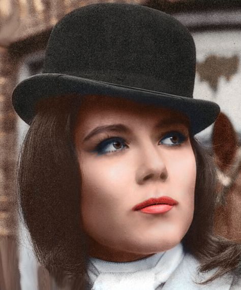 DIANA RIGG the Avengers Avengers Women, Diana Riggs, Dame Diana Rigg, Avengers Girl, Emma Peel, Tv Vintage, New Avengers, Actrices Hollywood, British Actresses