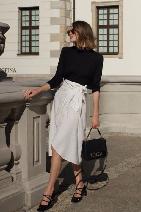 75+ Best Summer Work Outfits Ideas [2023]: How To Wear Business Casual In The Summer - Girl Shares Tips Women’s Professional Fashion 2023, Workwear Summer Office, Architect Uniform Women, Architect Fashion Women Outfits, Architect Style Outfits Woman, Architect Outfit Women Work, Office Job Outfits Plus Size, Architect Attire, Architect Style Outfits