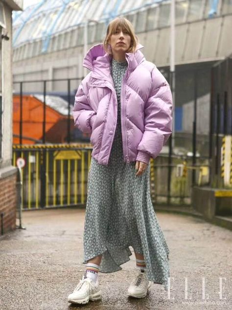 Lilac Jacket Outfit, Clothes Photoshoot, Purple Puffer Jacket, Puffer Outfit, Winter Jacket Outfits, Japan Outfits, Winter Trip, Outer Wear, Jacket Outfit