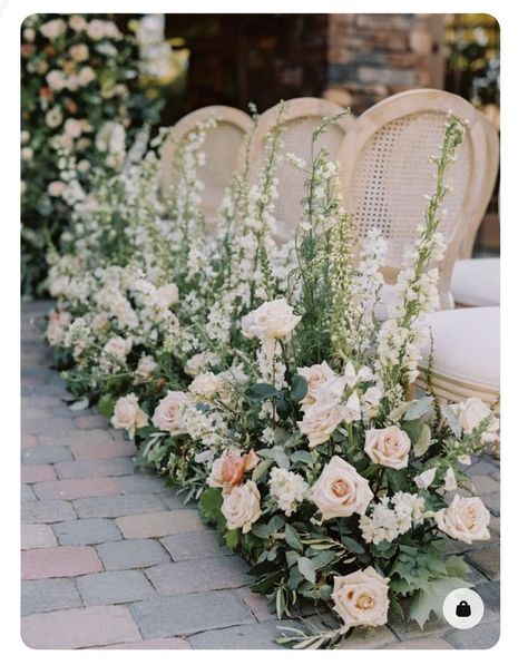 Beautiful Wedding Aisle, Beach Wedding Ceremony Arch, Wedding Aisle Decoration, Aisle Ideas, Wedding Walkway, Vegas Wedding Venue, Wedding Ceremony Ideas, Aisle Flowers, Wedding Ceremony Arch